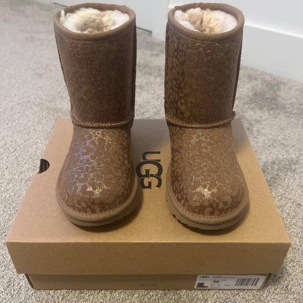 NEW Kids Classic II glitter leopard UGG